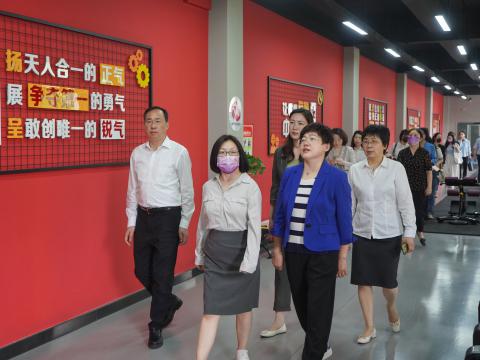 天下总工会女职工部莅临0638太阳集团官网电气调研女职工事情