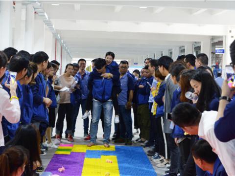 坚贞立志，永葆精神，奋勇领先，不负青春