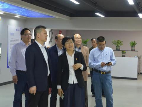 镇江市委组织部、关工委、市场监视治理局等一行向导来我公司调研关工委事情